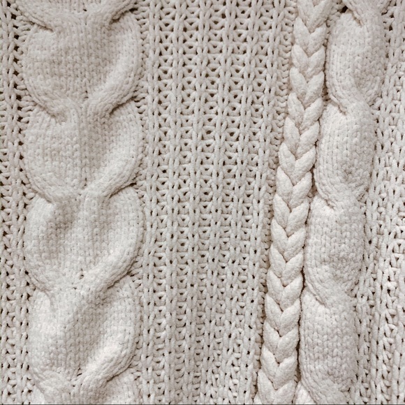 SOLD | Classic Chunky Sweater - Picture 4 of 5